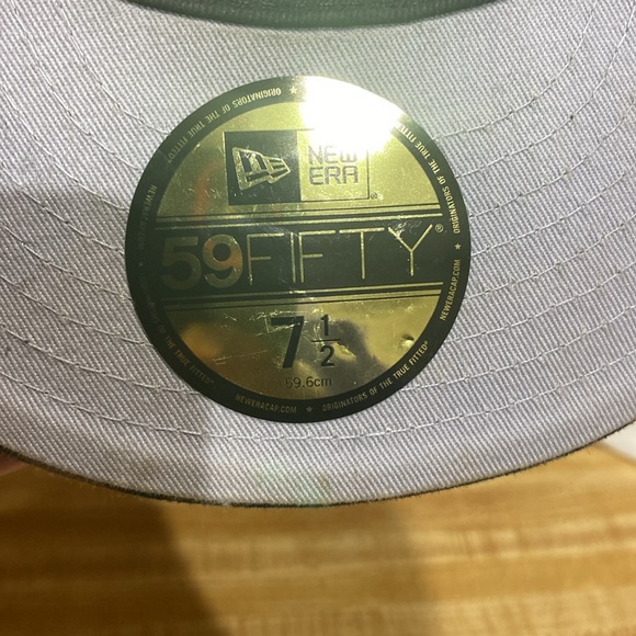 NEW ERA PHILLIES HAT - Picture 3 of 5